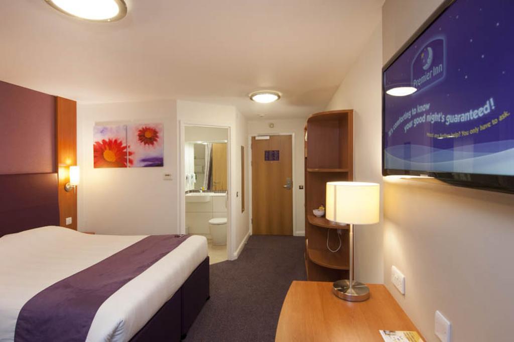 Premier Inn Sheffield Arena Exterior photo