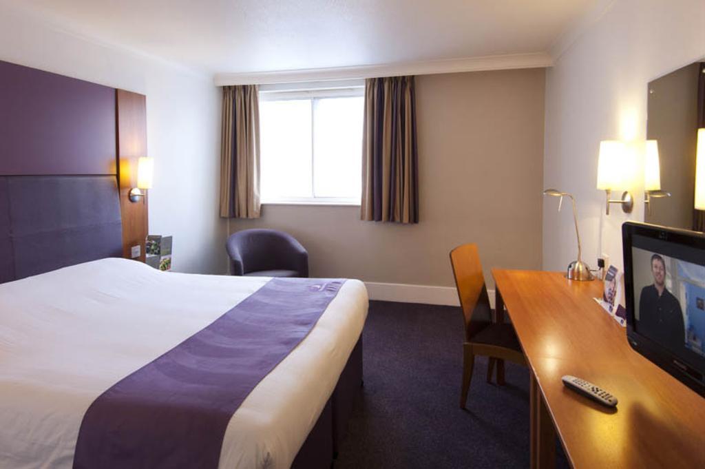 Premier Inn Sheffield Arena Room photo
