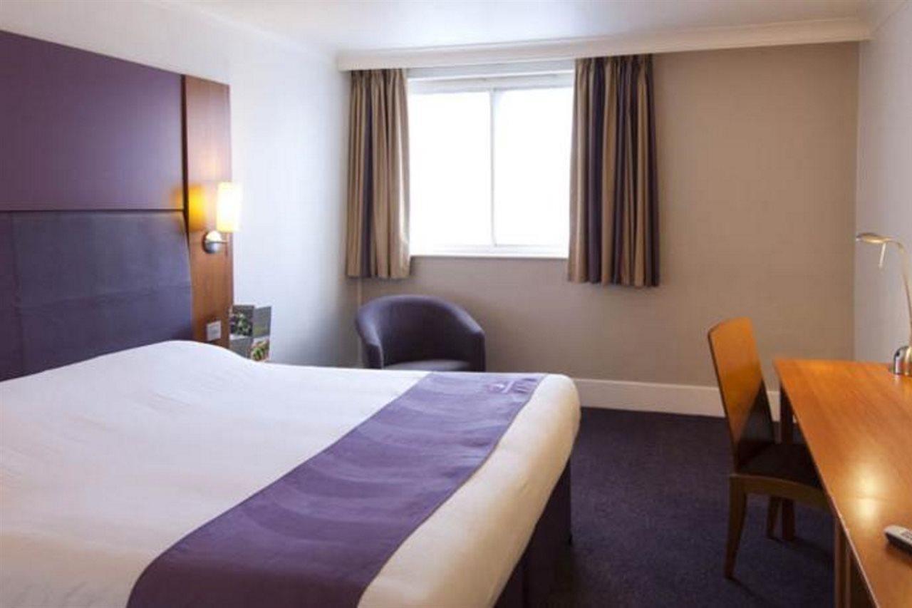 Premier Inn Sheffield Arena Exterior photo